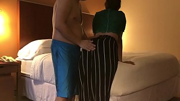 Un Uomo Grasso Si Scopa La Sua Amante In Un Hotel