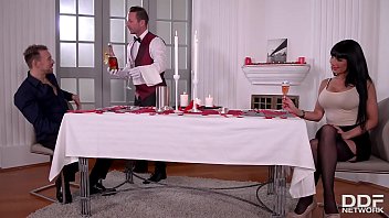 La Mora Scopa Il Suo Compleanno Con Due Uomini