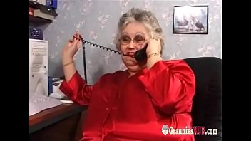 Maturo Con Grandi Tette Scopa Duro Con Un Uomo Più Giovane