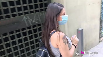 È Andata A Prendere Un Uomo Di Colore Per Scoparla