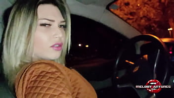 Teneri baci tra queste due donne