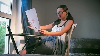Film Xxl Gratuiti Con Una Studentessa Che Si Masturba E Vuole Leccare I Suoi Grandi Capezzoli